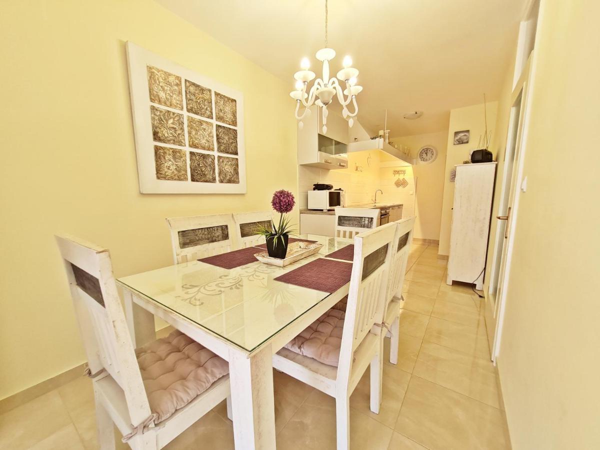 Beach Apartment Ivana Omiš Eksteriør billede